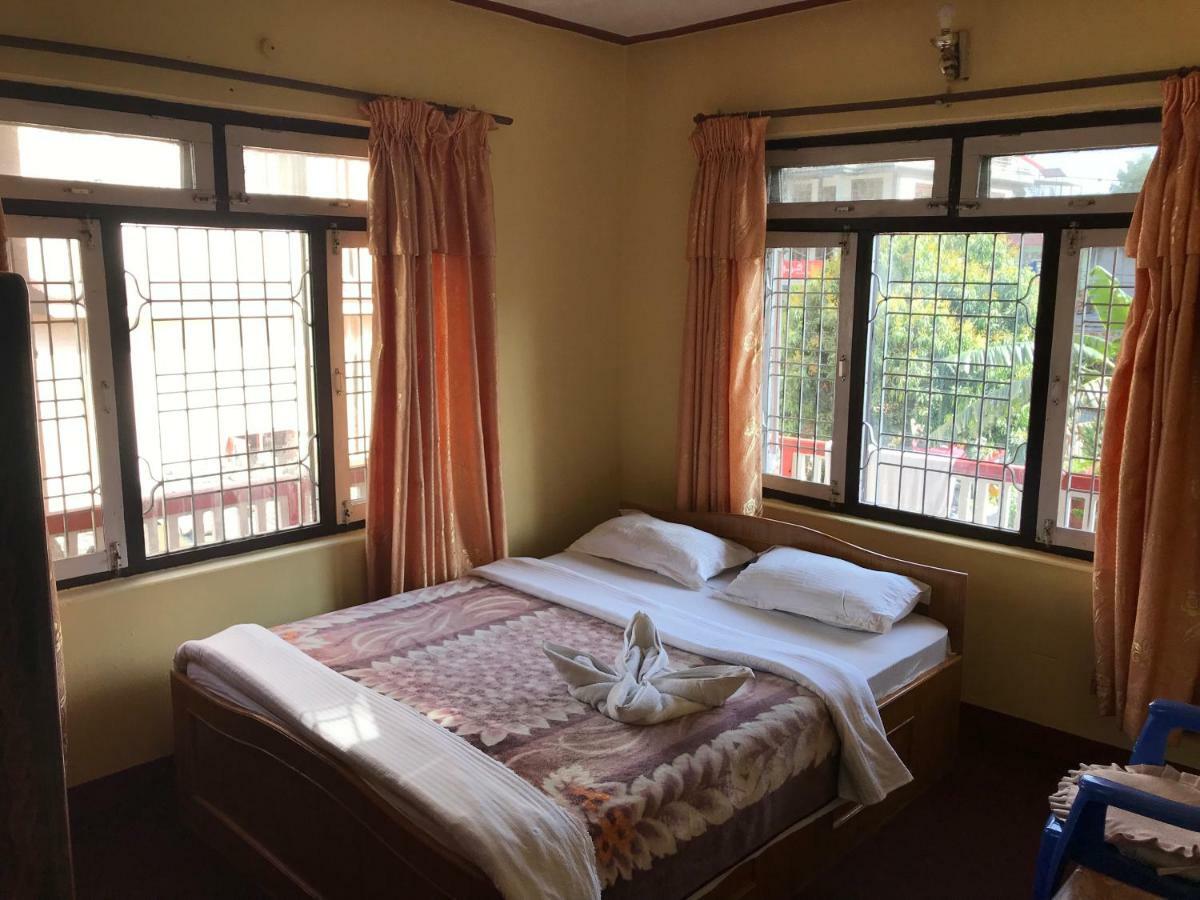 Geo Guest House Pokhara Exteriör bild