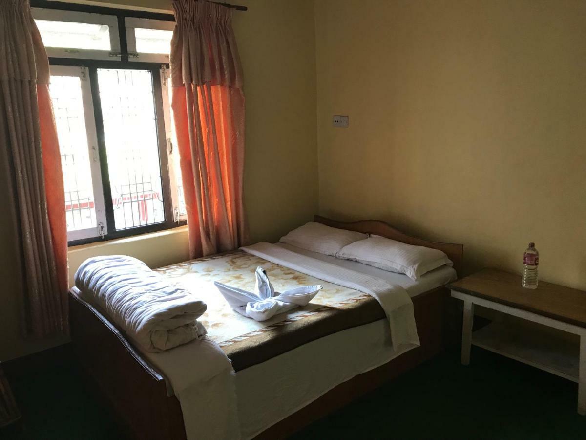 Geo Guest House Pokhara Exteriör bild