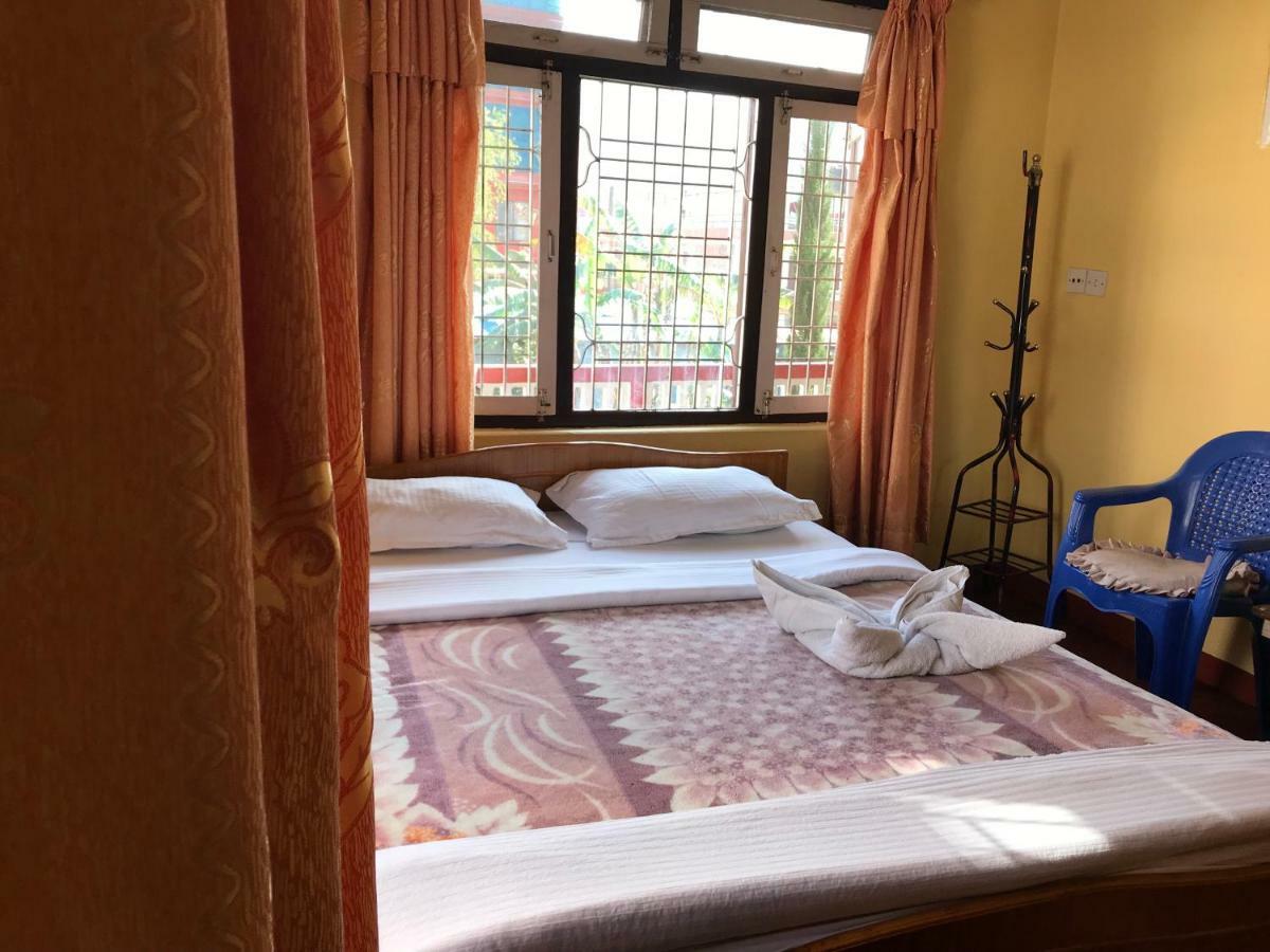 Geo Guest House Pokhara Exteriör bild